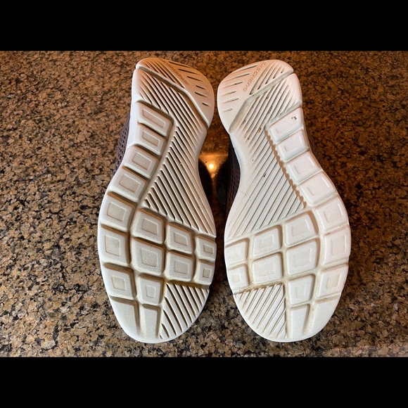 Skechers gray and black tennis shoes sneakers Size 7 1/2 - Picture 4 of 10